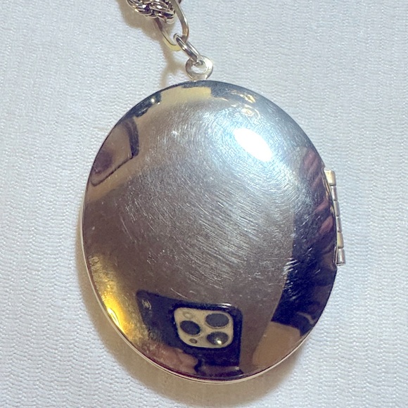 Beautiful Vintage Gold 2-Photo Locket Pendant Necklace - Picture 4 of 7